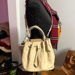 Authentic Vera Wang 2 way Elegant Cream Leather Bucket Bag